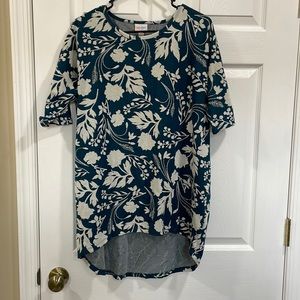 Lularoe Drop Tail Top Size Small